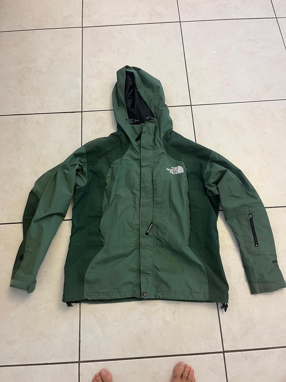The North Face Goretex Men's Two-Tone Forest Green Hooded Rain Jacket, Used
